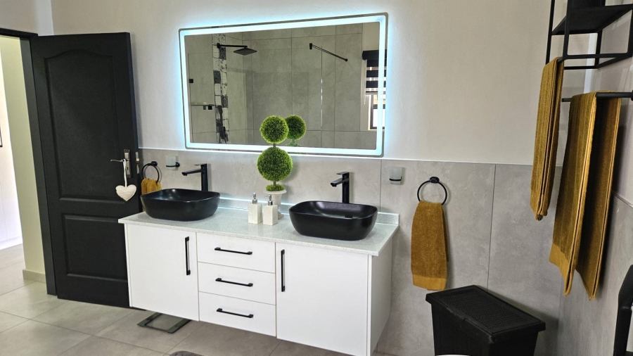 3 Bedroom Property for Sale in Meerhof North West